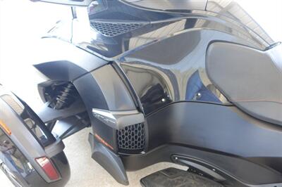 2016 Can Am Spyder RT-S Special Series - Photo 33 - Kingman, KS 67068