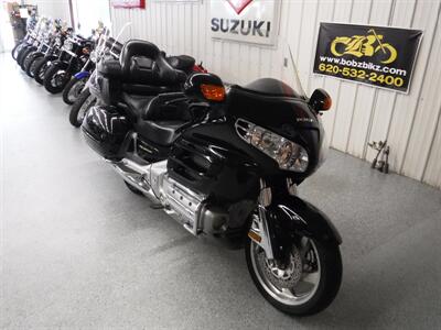 2001 Honda Gold Wing 1800 ABS   - Photo 2 - Kingman, KS 67068