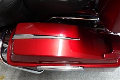 2005 Harley-Davidson CVO Electra Glide   - Photo 38 - Kingman, KS 67068