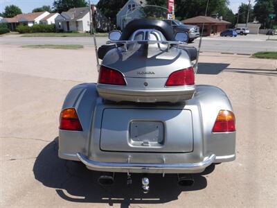 2002 Honda Gold Wing 1800 Trike Motortrike   - Photo 9 - Kingman, KS 67068