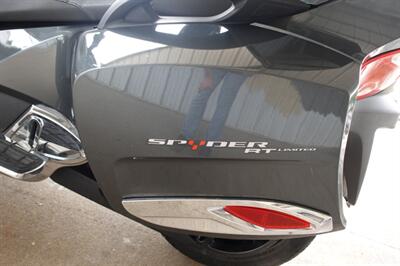 2017 Can Am Spyder RT Limited SE6   - Photo 37 - Kingman, KS 67068