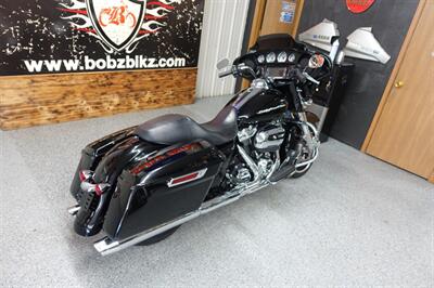 2017 Harley-Davidson Street Glide Special   - Photo 9 - Kingman, KS 67068