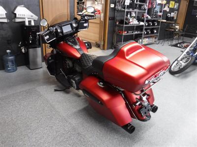 2020 Indian Roadmaster Dark Horse Ruby Smoke   - Photo 6 - Kingman, KS 67068