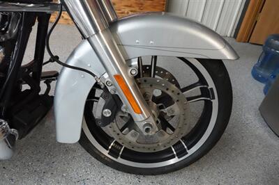2015 Harley-Davidson Street Glide Special   - Photo 9 - Kingman, KS 67068