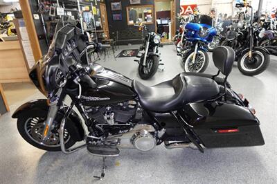 2017 Harley-Davidson Street Glide   - Photo 5 - Kingman, KS 67068