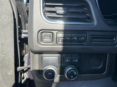 2022 Chevrolet Suburban Premier   - Photo 13 - Riverside, CA 92508