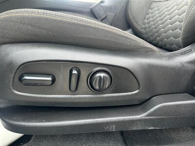 2020 Chevrolet Equinox LT   - Photo 18 - Riverside, CA 92508