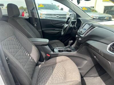 2020 Chevrolet Equinox LT   - Photo 12 - Riverside, CA 92508
