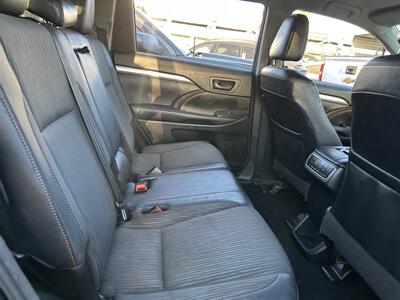 2018 Toyota Highlander LE Plus   - Photo 28 - Riverside, CA 92508