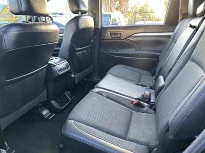 2018 Toyota Highlander LE Plus   - Photo 49 - Riverside, CA 92508