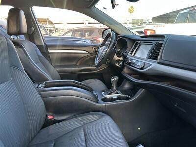 2018 Toyota Highlander LE Plus   - Photo 53 - Riverside, CA 92508