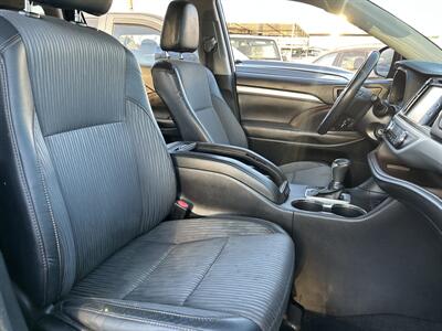 2018 Toyota Highlander LE Plus   - Photo 24 - Riverside, CA 92508