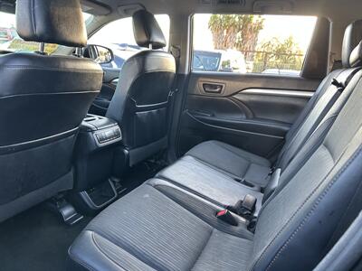 2018 Toyota Highlander LE Plus   - Photo 18 - Riverside, CA 92508