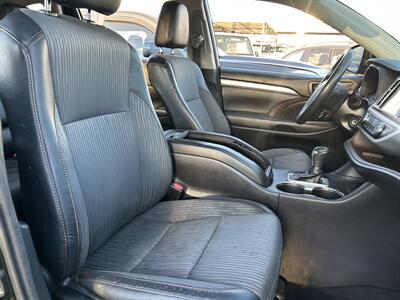 2018 Toyota Highlander LE Plus   - Photo 25 - Riverside, CA 92508