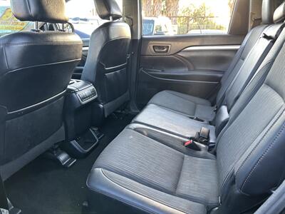 2018 Toyota Highlander LE Plus   - Photo 17 - Riverside, CA 92508