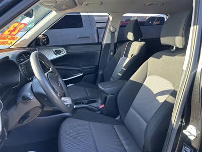 2023 Kia Soul LX   - Photo 4 - Riverside, CA 92508