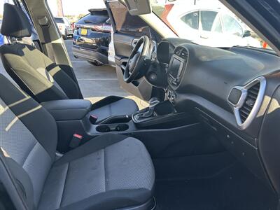 2023 Kia Soul LX   - Photo 21 - Riverside, CA 92508