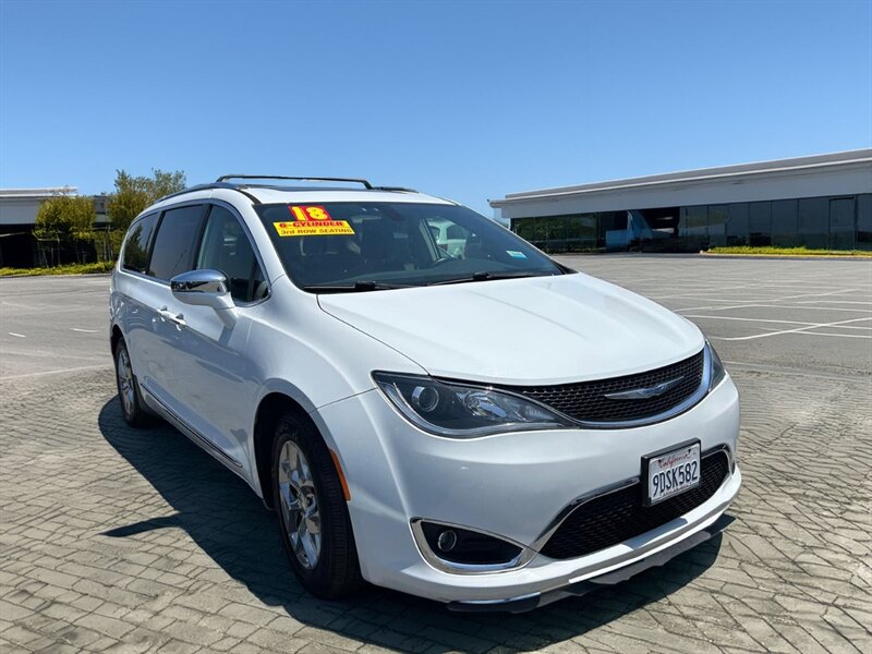 2018 Chrysler Pacifica Limited   - Photo 1 - Riverside, CA 92508
