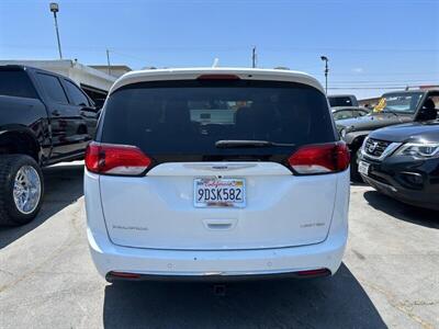 2018 Chrysler Pacifica Limited   - Photo 58 - Riverside, CA 92508