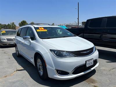 2018 Chrysler Pacifica Limited   - Photo 29 - Riverside, CA 92508