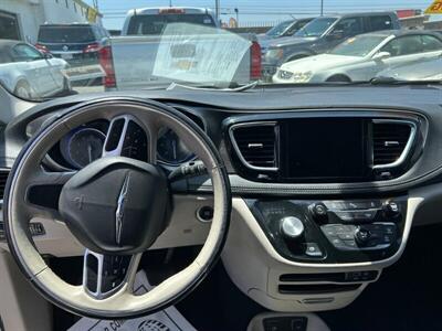 2018 Chrysler Pacifica Limited   - Photo 74 - Riverside, CA 92508