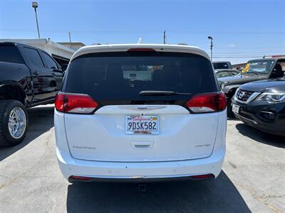 2018 Chrysler Pacifica Limited - Photo 4 - Riverside, CA 92508