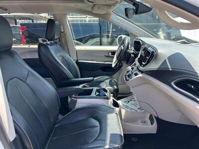 2018 Chrysler Pacifica Limited   - Photo 68 - Riverside, CA 92508