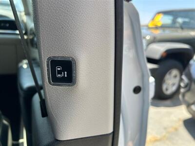 2018 Chrysler Pacifica Limited   - Photo 42 - Riverside, CA 92508