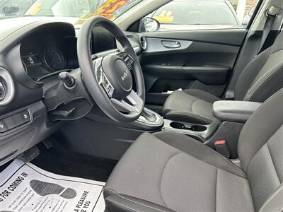 2023 Kia Forte LXS   - Photo 12 - Riverside, CA 92508