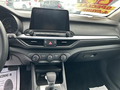 2023 Kia Forte LXS   - Photo 14 - Riverside, CA 92508