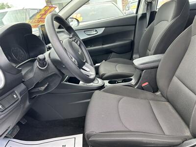 2023 Kia Forte LXS   - Photo 10 - Riverside, CA 92508