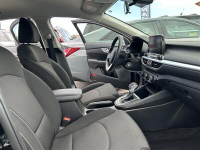 2023 Kia Forte LXS   - Photo 24 - Riverside, CA 92508