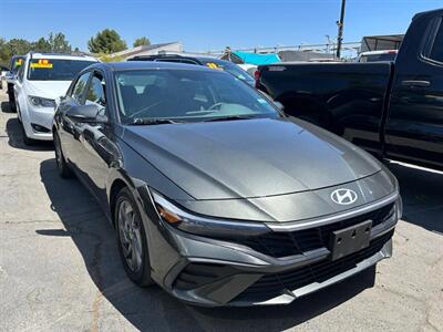 2024 Hyundai ELANTRA SEL   - Photo 2 - Riverside, CA 92508