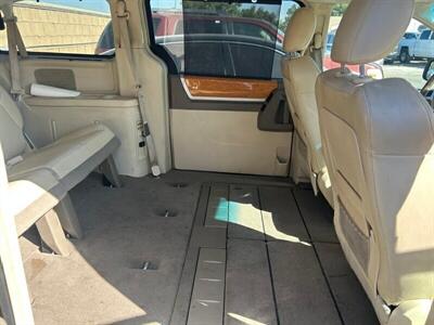 2008 Chrysler Town & Country Limited - Photo 60 - Riverside, CA 92508
