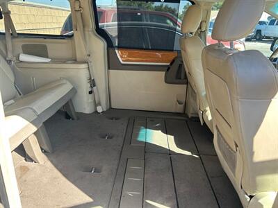 2008 Chrysler Town & Country Limited   - Photo 10 - Riverside, CA 92508