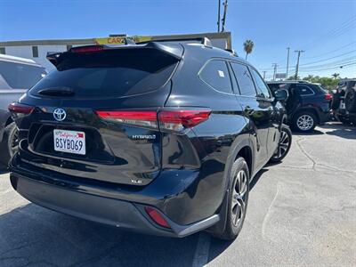 2020 Toyota Highlander Hybrid XLE - Photo 5 - Riverside, CA 92508
