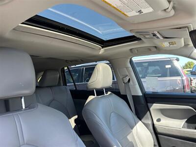 2020 Toyota Highlander Hybrid XLE - Photo 14 - Riverside, CA 92508