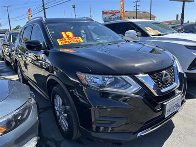 2019 Nissan Rogue SV   - Photo 5 - Riverside, CA 92508