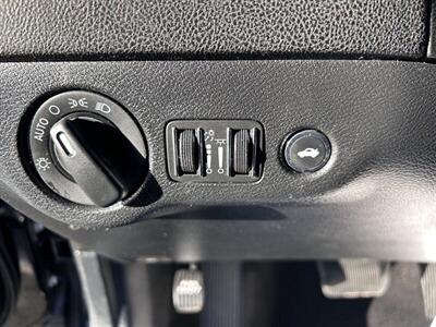 2019 Dodge Charger SXT   - Photo 16 - Riverside, CA 92508