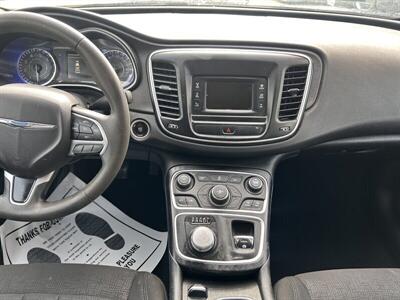 2016 Chrysler 200 Limited   - Photo 21 - Riverside, CA 92508
