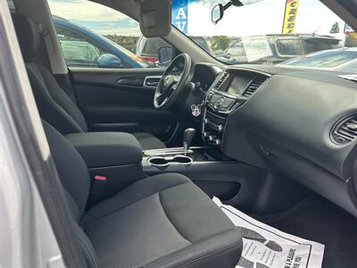 2017 Nissan Pathfinder S   - Photo 9 - Riverside, CA 92508