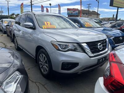 2017 Nissan Pathfinder S   - Photo 4 - Riverside, CA 92508