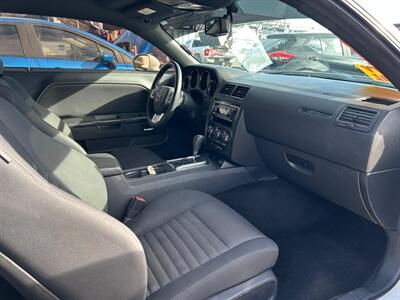 2013 Dodge Challenger SXT   - Photo 14 - Riverside, CA 92508