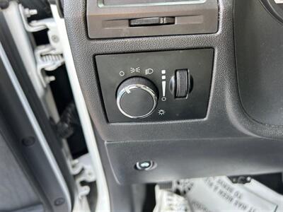 2013 Dodge Challenger SXT   - Photo 12 - Riverside, CA 92508