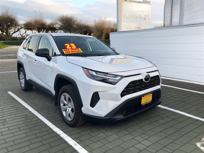 2023 Toyota RAV4 LE  