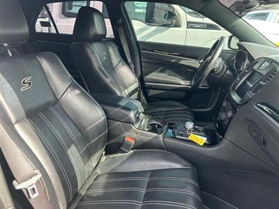 2022 Chrysler 300 Series S V6 - Photo 17 - Riverside, CA 92508