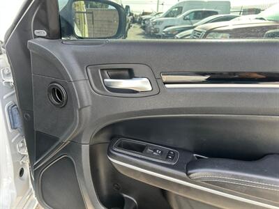 2022 Chrysler 300 Series S V6 - Photo 18 - Riverside, CA 92508