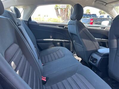2019 Ford Fusion SE   - Photo 8 - Riverside, CA 92508