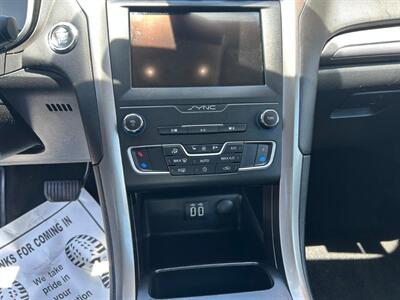 2019 Ford Fusion SE   - Photo 11 - Riverside, CA 92508