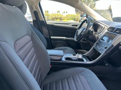 2019 Ford Fusion SE   - Photo 9 - Riverside, CA 92508